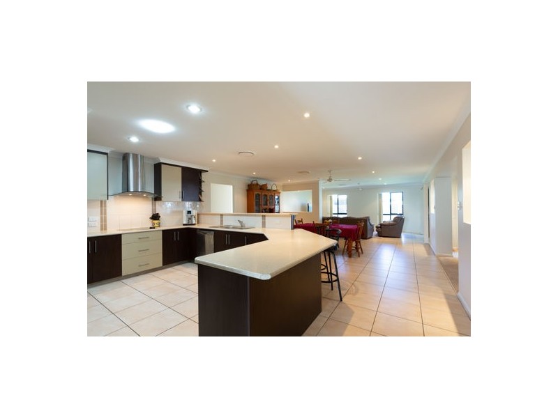18 Cutfield Street, Glenella QLD 4740