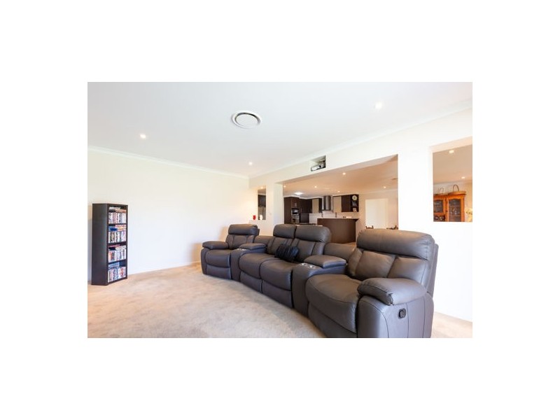 18 Cutfield Street, Glenella QLD 4740