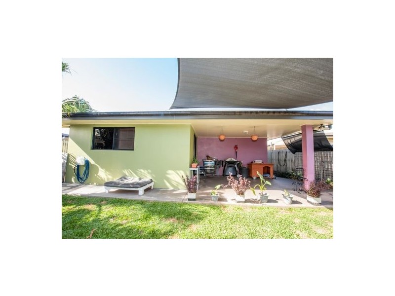 5 Sunseeker Court, Blacks Beach QLD 4740