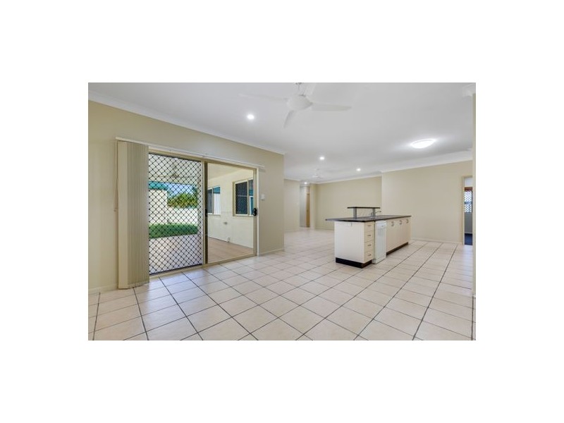 5 Seacove Court, Eimeo QLD 4740