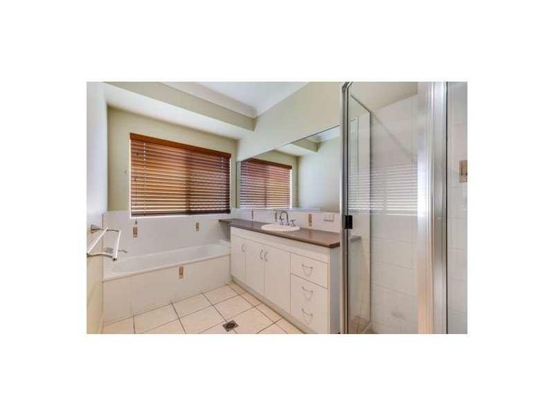 5 Seacove Court, Eimeo QLD 4740