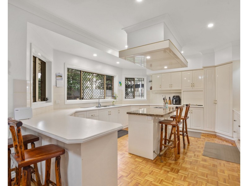 9 Ronnie Court, Rural View QLD 4740