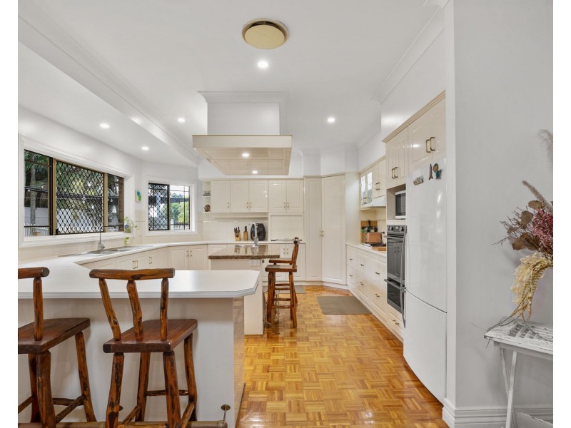 9 Ronnie Court, Rural View QLD 4740