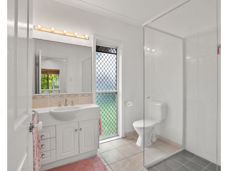9 Ronnie Court, Rural View QLD 4740