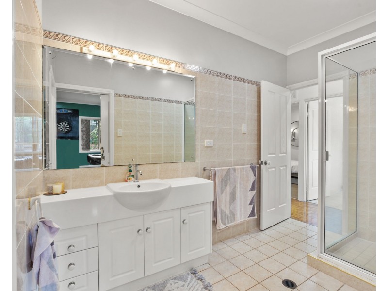 9 Ronnie Court, Rural View QLD 4740