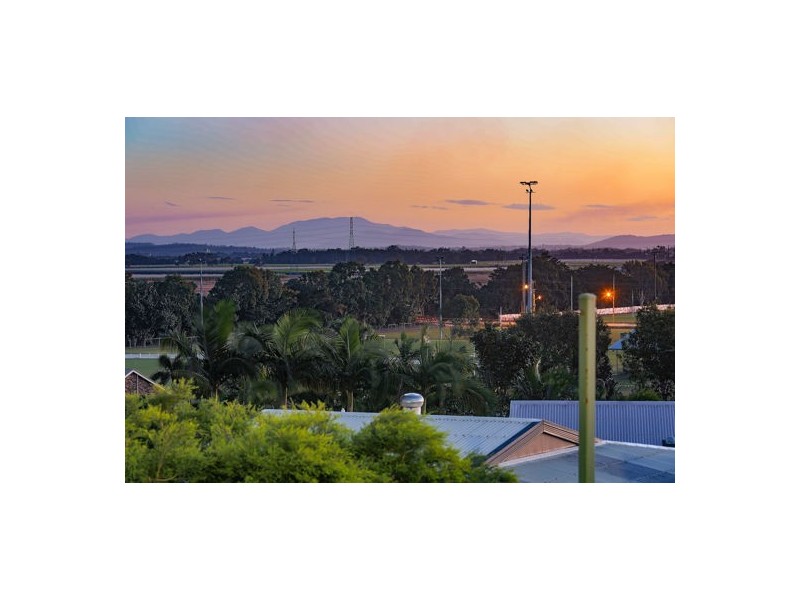 8 Maurene Court, Glenella QLD 4740