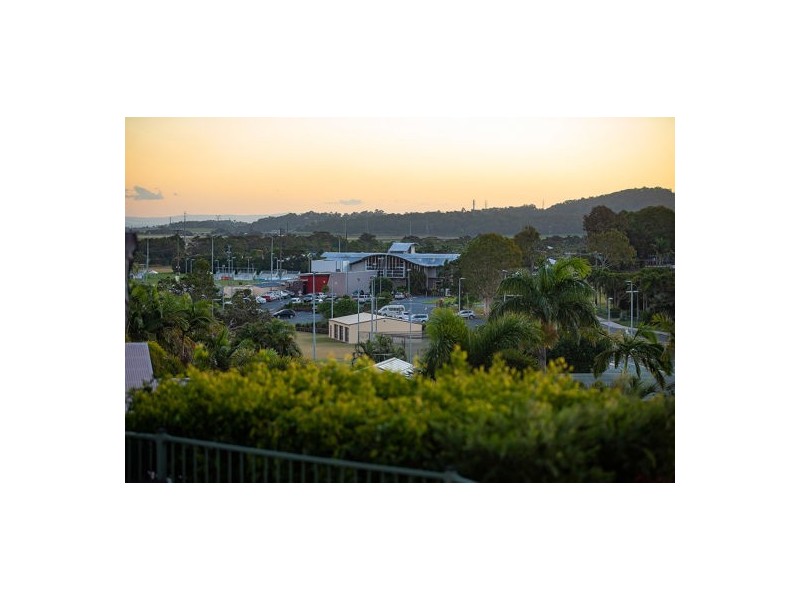 8 Maurene Court, Glenella QLD 4740