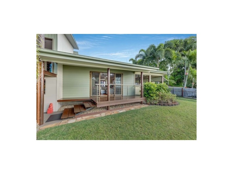 15 Swan Street, Slade Point QLD 4740