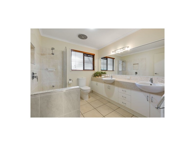 15 Swan Street, Slade Point QLD 4740