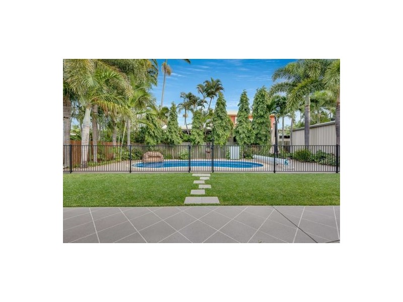15 Swan Street, Slade Point QLD 4740