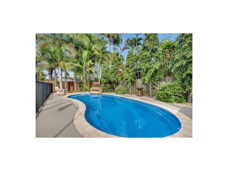 15 Swan Street, Slade Point QLD 4740