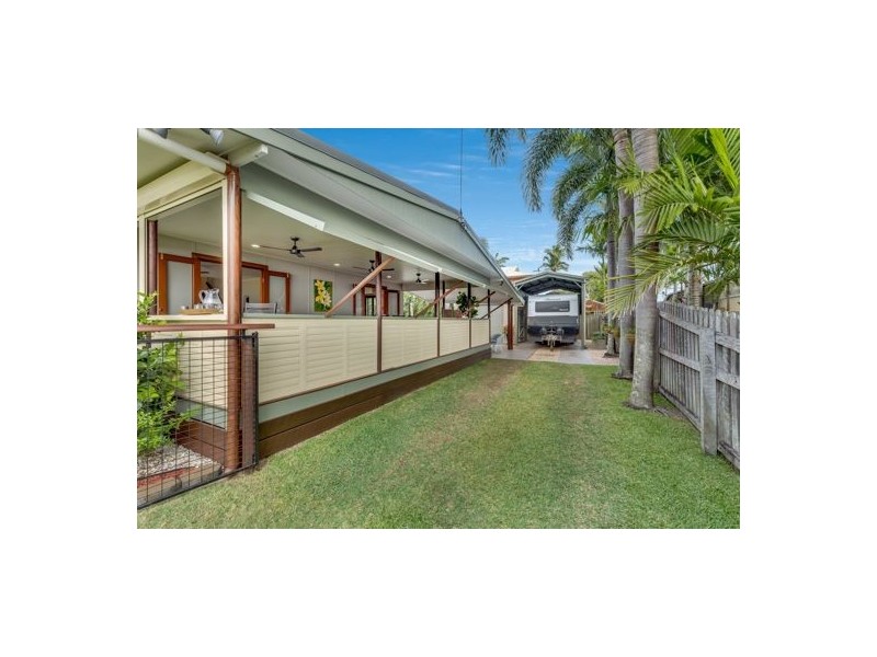 15 Swan Street, Slade Point QLD 4740