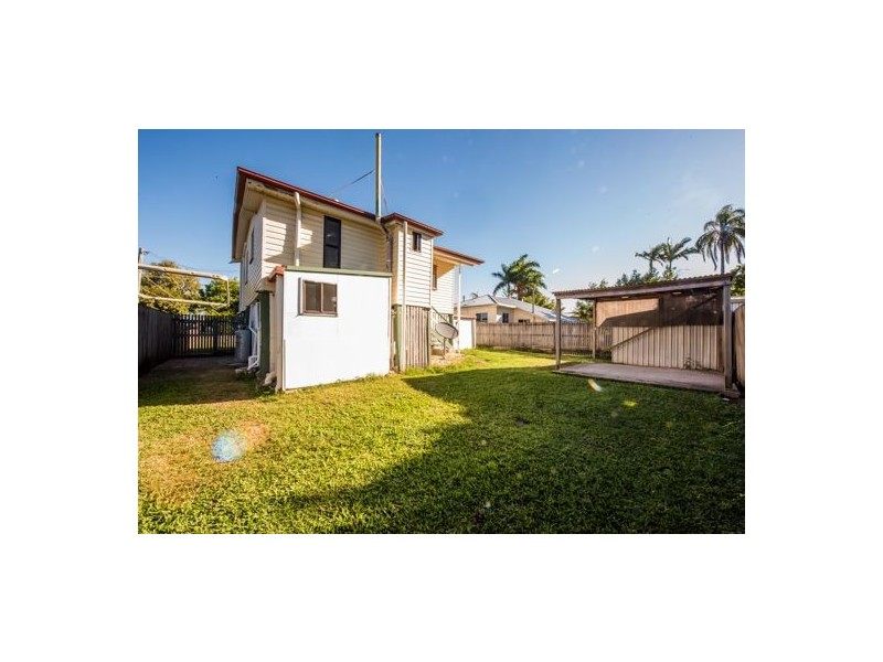 10 Pratt Street, South Mackay QLD 4740