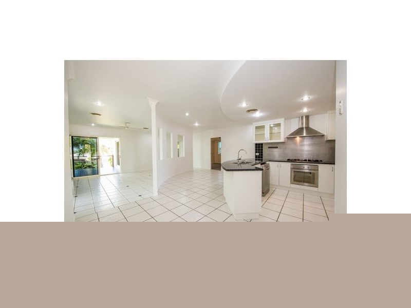 9 Douglas Crescent, Rural View QLD 4740