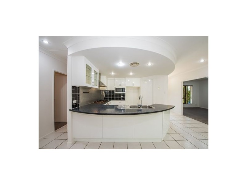 9 Douglas Crescent, Rural View QLD 4740