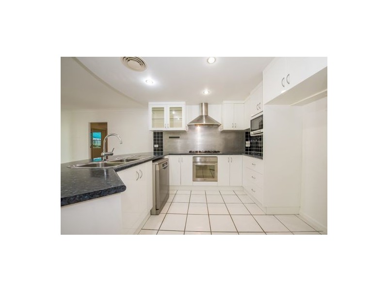 9 Douglas Crescent, Rural View QLD 4740
