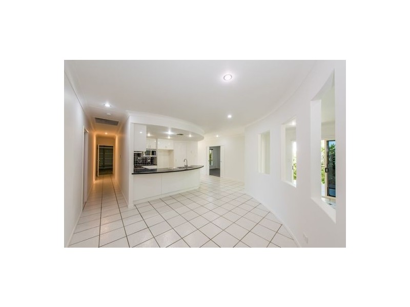9 Douglas Crescent, Rural View QLD 4740