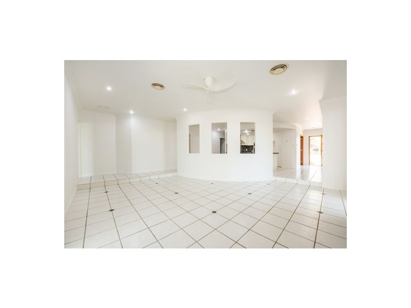 9 Douglas Crescent, Rural View QLD 4740