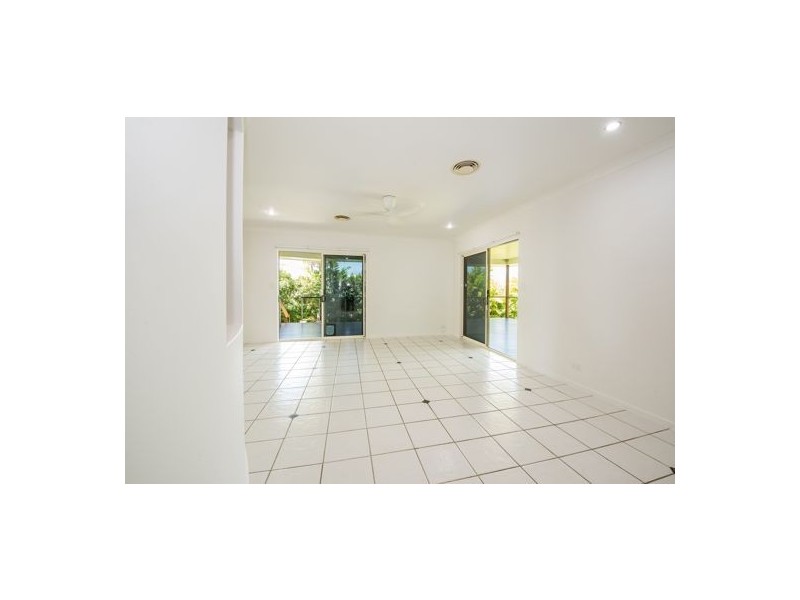 9 Douglas Crescent, Rural View QLD 4740