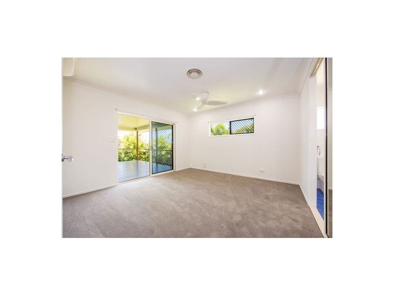 9 Douglas Crescent, Rural View QLD 4740