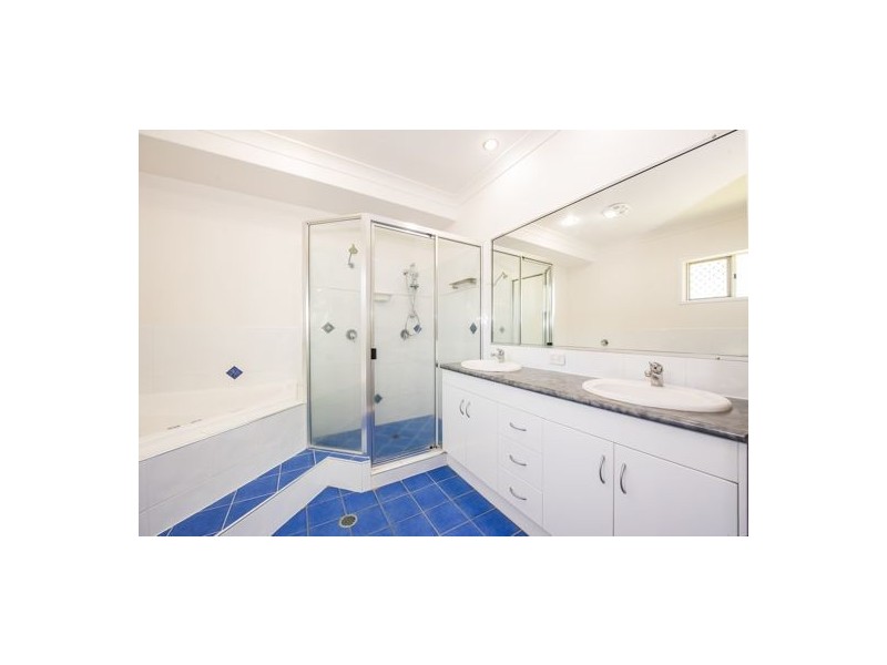 9 Douglas Crescent, Rural View QLD 4740