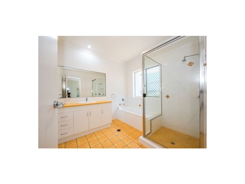 9 Douglas Crescent, Rural View QLD 4740