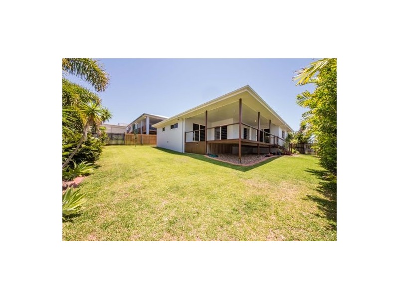 9 Douglas Crescent, Rural View QLD 4740