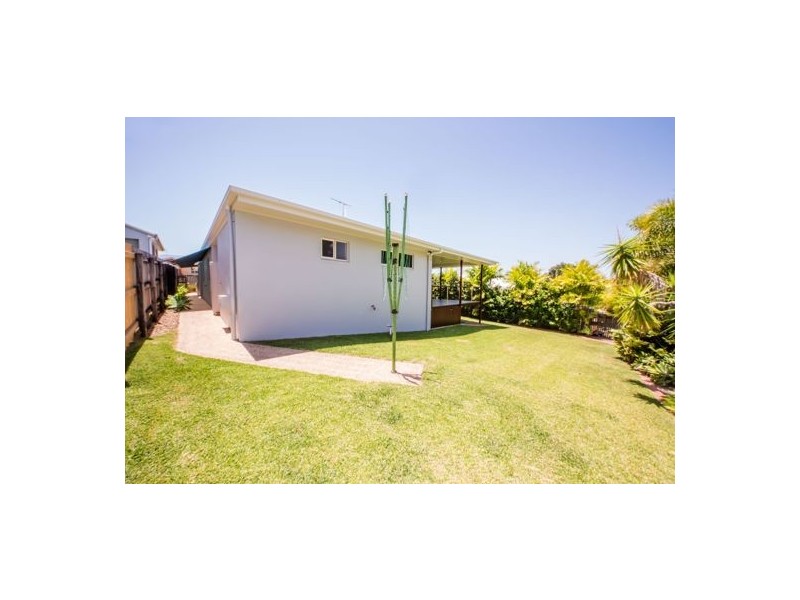 9 Douglas Crescent, Rural View QLD 4740