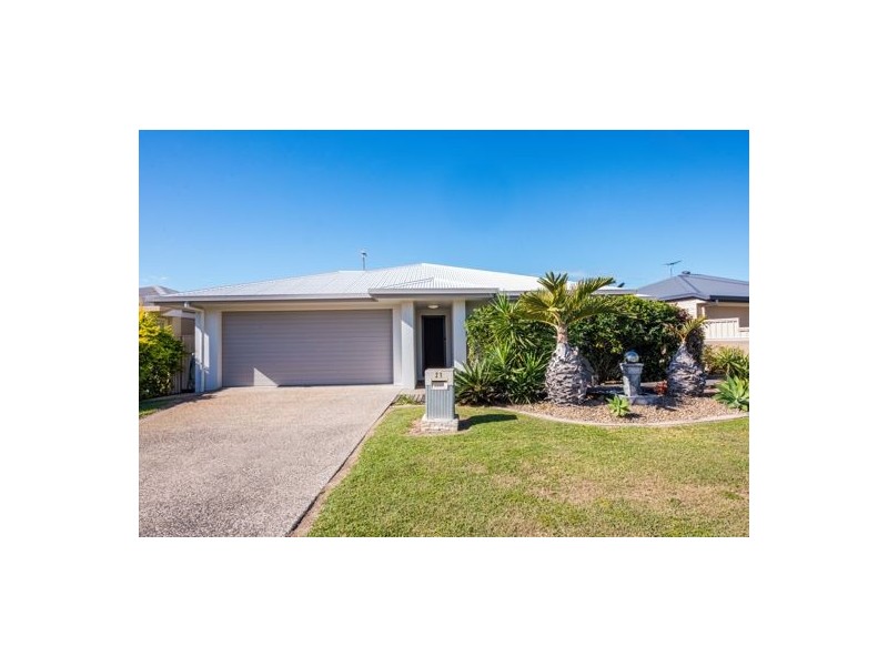 21 Village Circuit, Eimeo QLD 4740