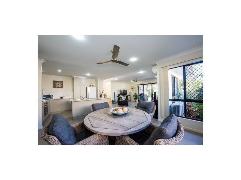 21 Village Circuit, Eimeo QLD 4740