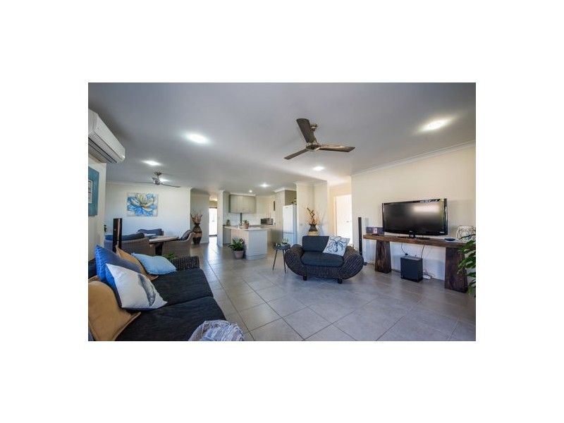 21 Village Circuit, Eimeo QLD 4740
