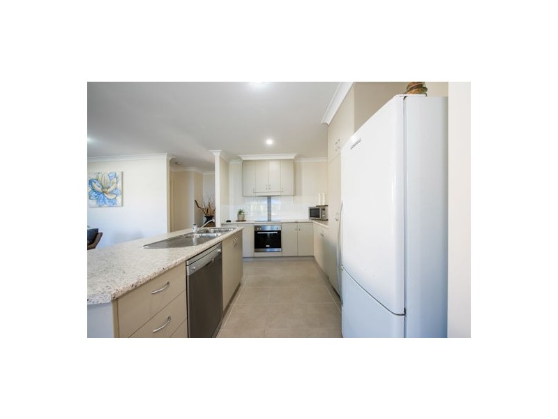 21 Village Circuit, Eimeo QLD 4740