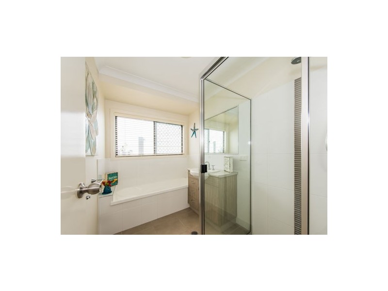 21 Village Circuit, Eimeo QLD 4740