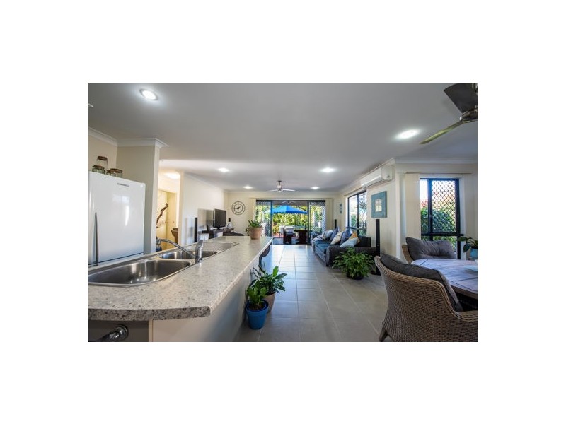 21 Village Circuit, Eimeo QLD 4740