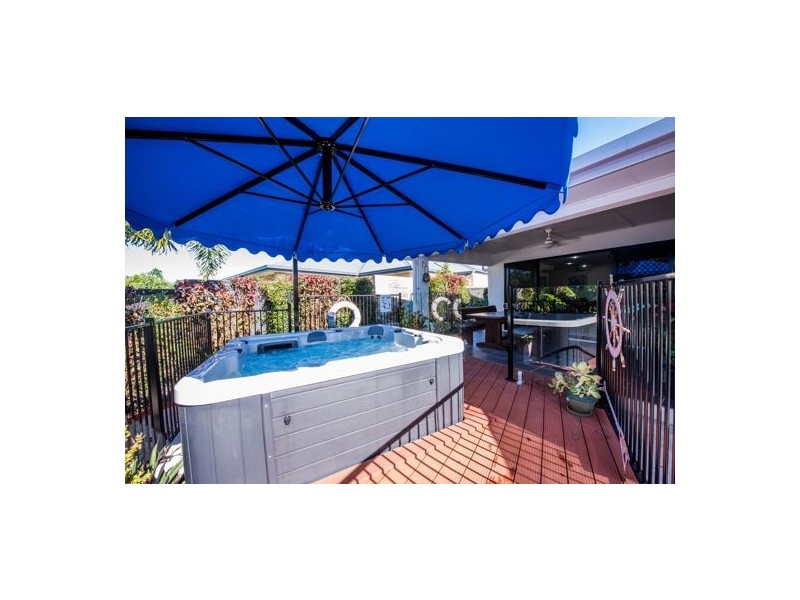 21 Village Circuit, Eimeo QLD 4740
