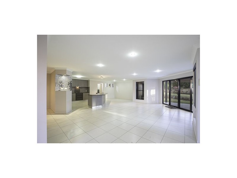 13 Cooper Court, Rural View QLD 4740