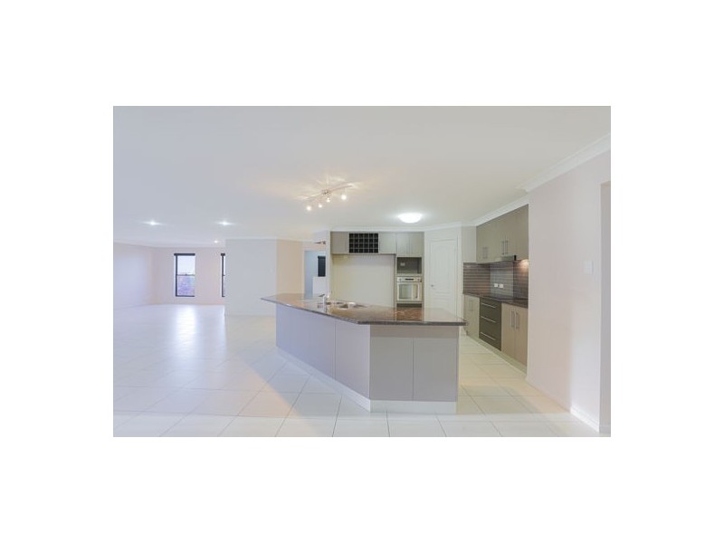 13 Cooper Court, Rural View QLD 4740