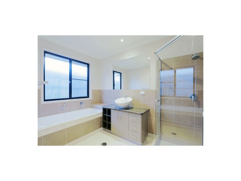 13 Cooper Court, Rural View QLD 4740