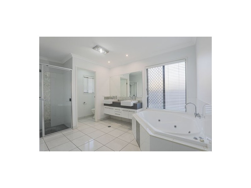 11 Canecutters Drive, Ooralea QLD 4740