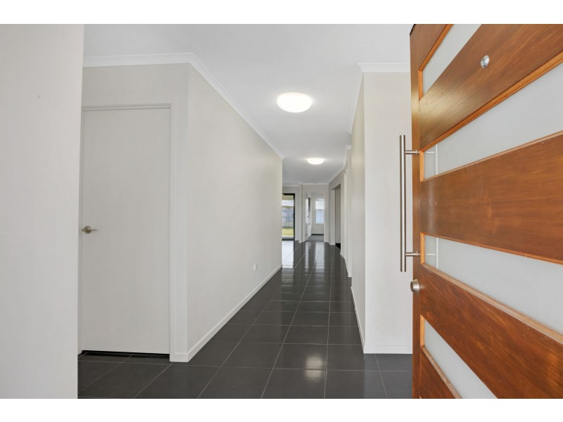 33 Dickens Avenue, Ooralea QLD 4740