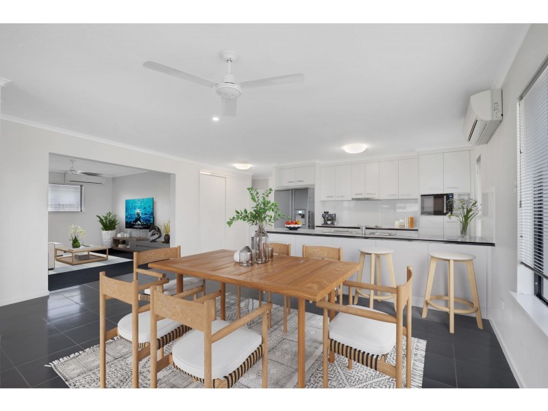 33 Dickens Avenue, Ooralea QLD 4740