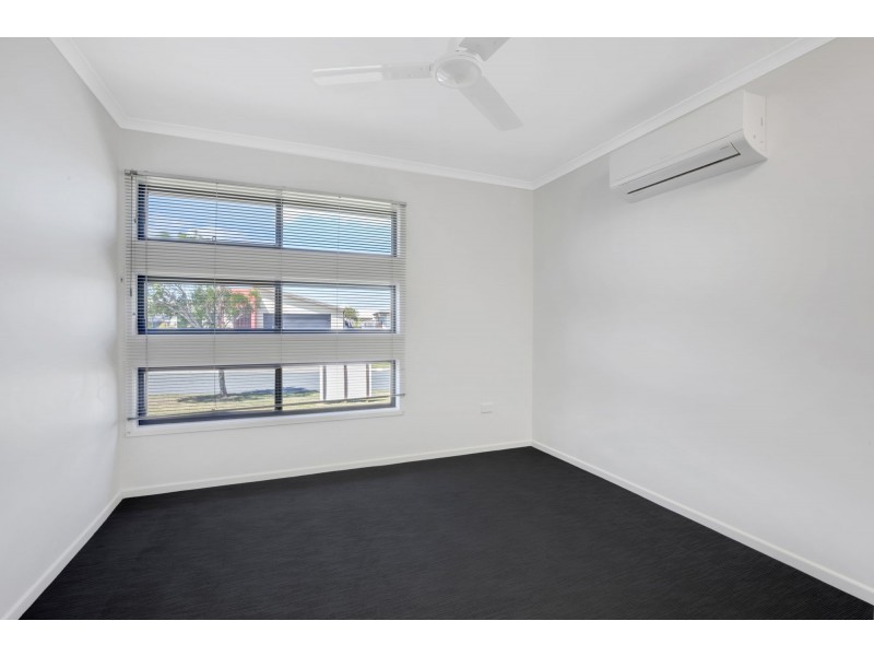 33 Dickens Avenue, Ooralea QLD 4740