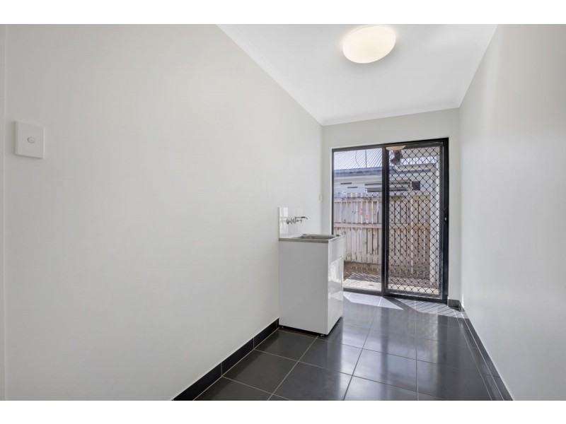 33 Dickens Avenue, Ooralea QLD 4740