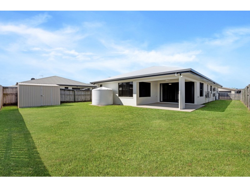33 Dickens Avenue, Ooralea QLD 4740