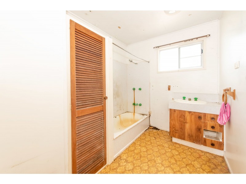 10 Lachlan Street, Mount Pleasant QLD 4740