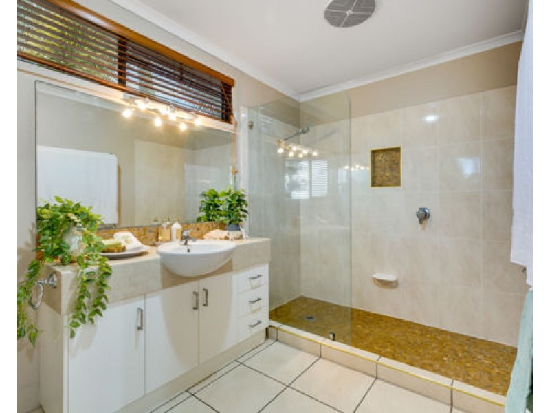 15 Swan Street, Slade Point QLD 4740