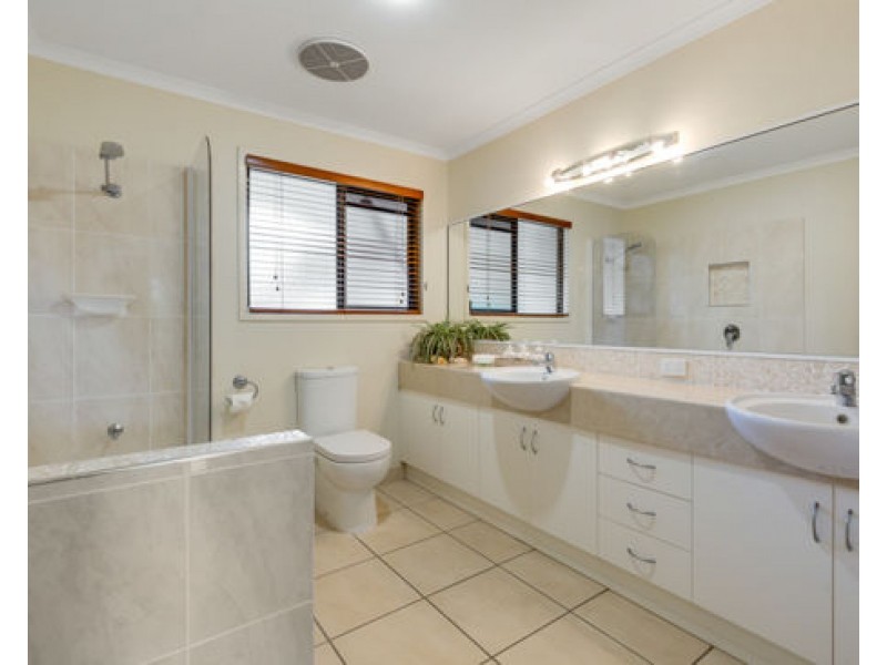 15 Swan Street, Slade Point QLD 4740