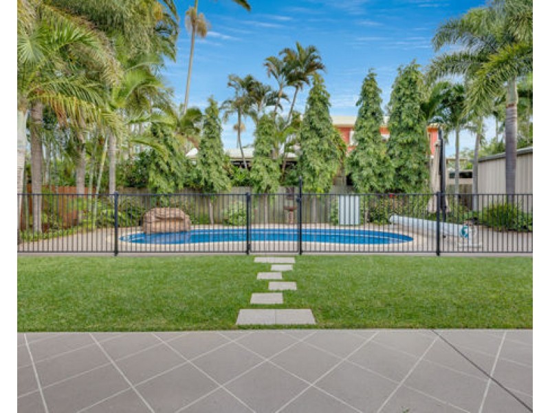 15 Swan Street, Slade Point QLD 4740
