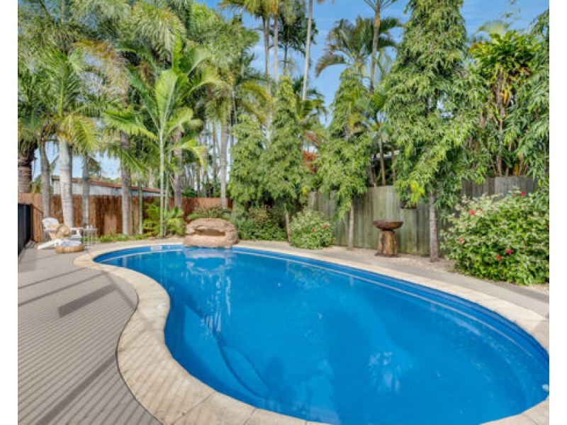 15 Swan Street, Slade Point QLD 4740