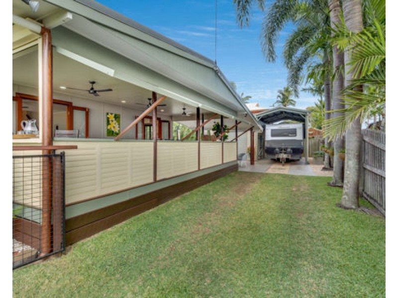 15 Swan Street, Slade Point QLD 4740
